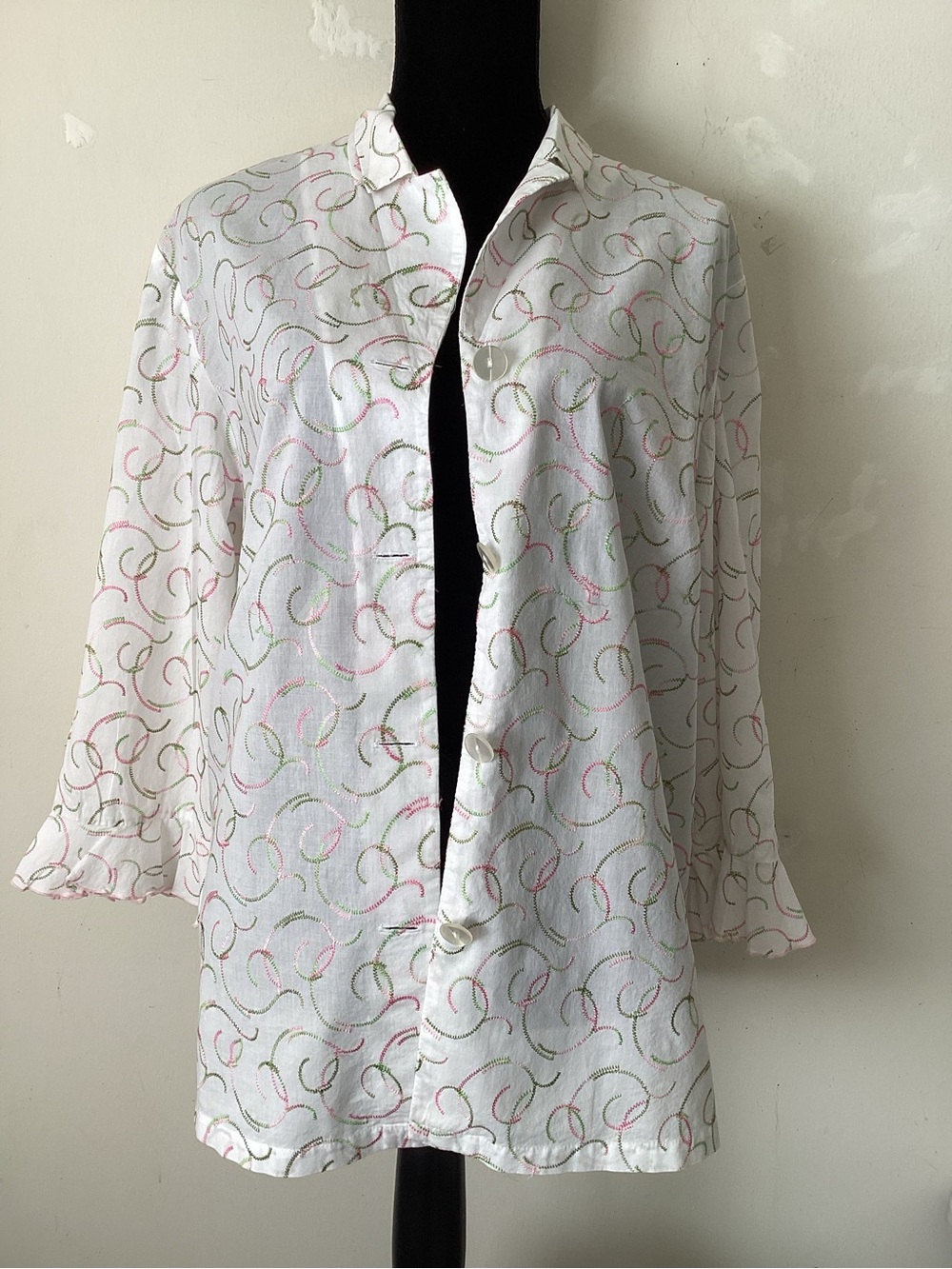 Judith Hart Women's White Patterned Button-Up blouse.